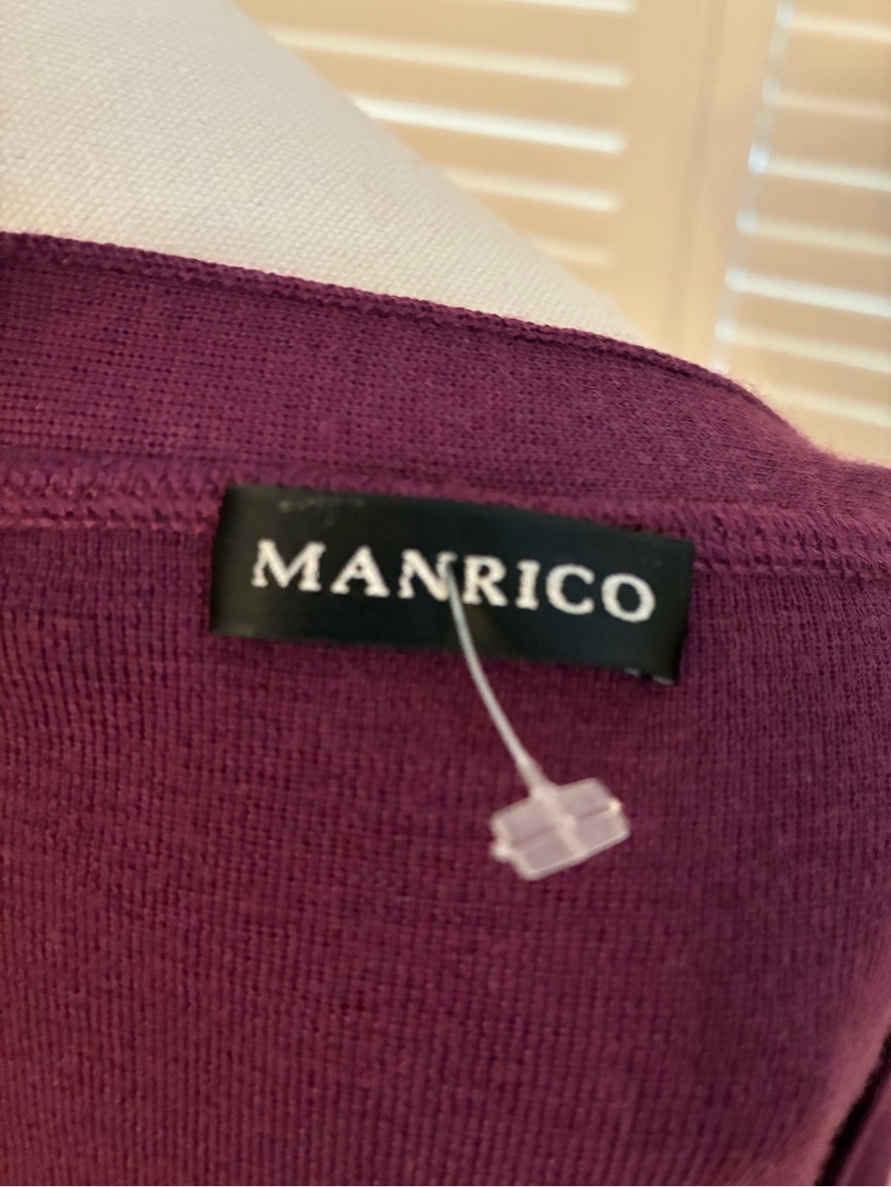 NWOT Manrico 100% Cashmere Women's V-Neck Button Cardigan Sweater in Deep Plum - Picture 4 of 4